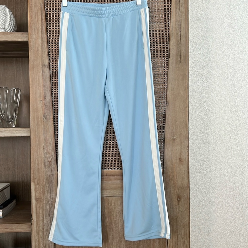 NWT 📫 BUY 2 for $20📫Teens Girls Baby Blue/white stripe Jogging/sweat/athlete